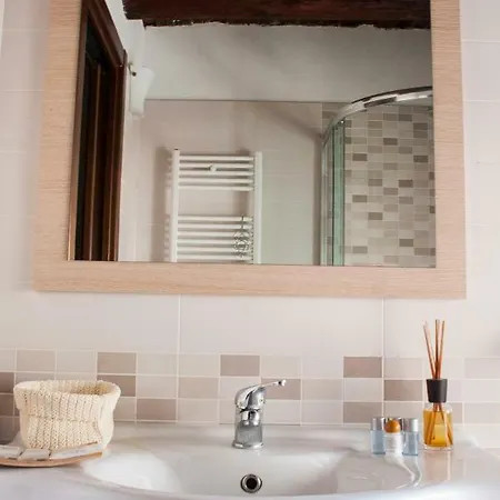 Spicchi Di Sole * نابولي