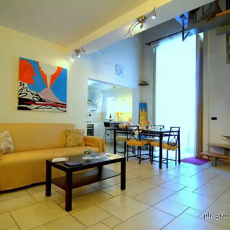 Spicchi Di Sole نابولي