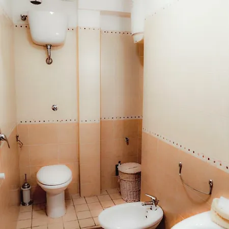 Spicchi Di Sole نابولي